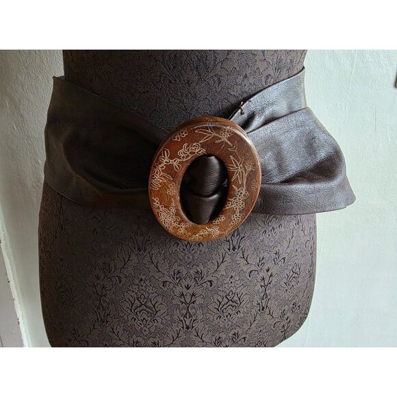 Wide Brown Leather Belt With Floral Engraved Wooden Buckle - Picture 1 of 7